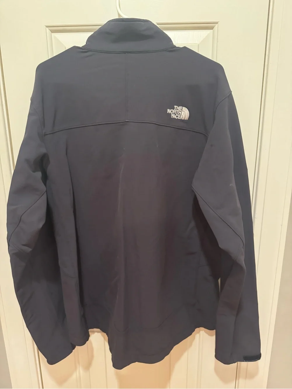 The North Face Men's Black Full-Zip Softshell Jacket